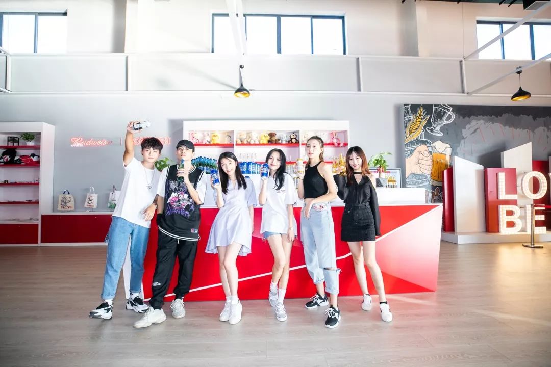 報(bào)告:我想去百威中國(guó)那個(gè)啤酒展覽館打卡品美酒佳肴|國(guó)潮范這么閃 - 第4張 - 會(huì)展活動(dòng)策劃CCASY.COM 報(bào)告:我想去百威中國(guó)那個(gè)啤酒展覽館打卡品美酒佳肴|國(guó)潮范這么閃 - 第4張