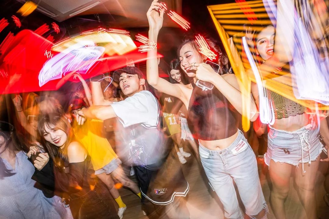 報(bào)告:我想去百威中國(guó)那個(gè)啤酒展覽館打卡品美酒佳肴|國(guó)潮范這么閃 - 第21張 - 會(huì)展活動(dòng)策劃CCASY.COM 報(bào)告:我想去百威中國(guó)那個(gè)啤酒展覽館打卡品美酒佳肴|國(guó)潮范這么閃 - 第21張