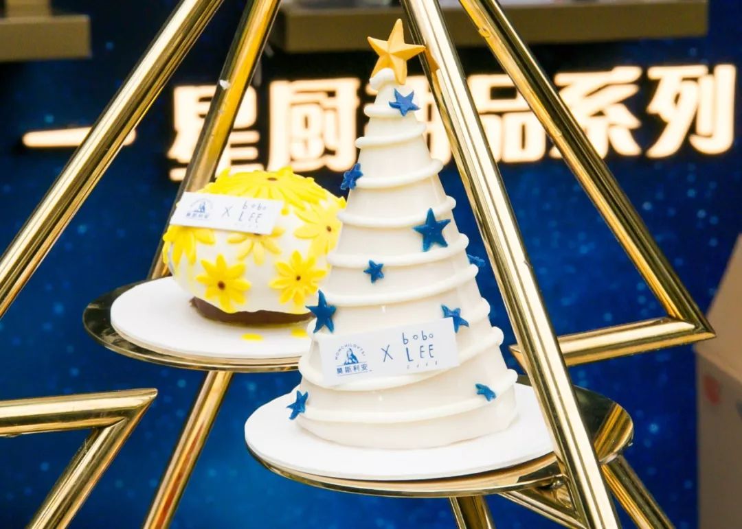 快閃活動(dòng)策劃打造成一棵星空甜品的圣誕樹，簡直就是甜蜜暴擊嘛