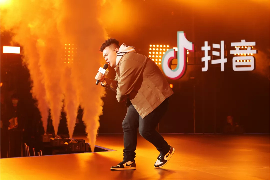 高調(diào)少年-抖音大學(xué)生音樂賽事活動(dòng)策劃決賽夜為高調(diào)青春正名 - 第22張 - 會展活動(dòng)策劃CCASY.COM 高調(diào)少年-抖音大學(xué)生音樂賽事活動(dòng)策劃決賽夜為高調(diào)青春正名 - 第22張