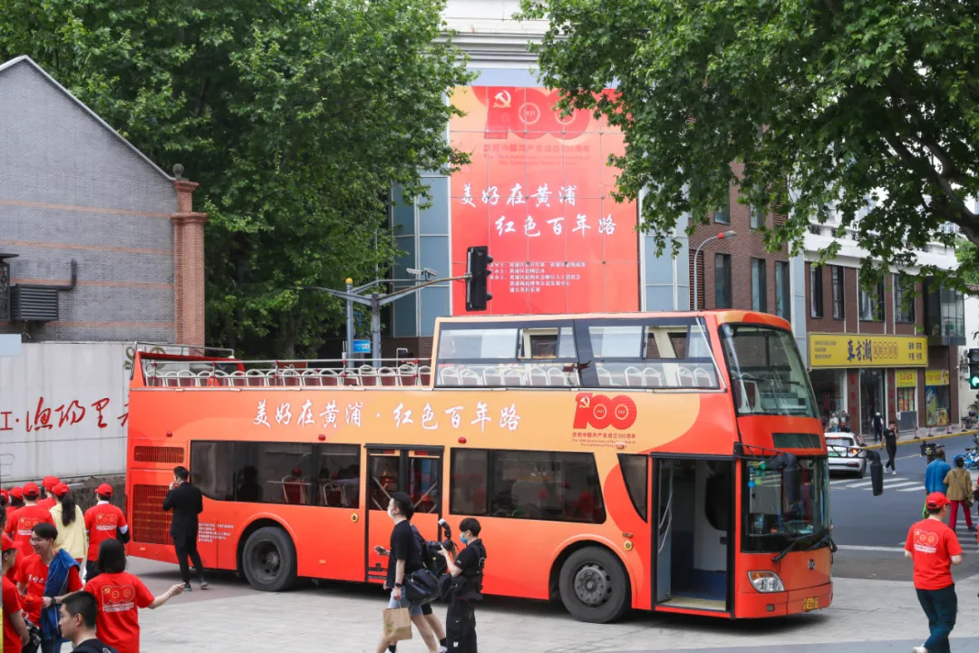 建黨百年宣傳主題快閃店活動(dòng)策劃瞬間淹沒(méi)了繁華的淮海路口